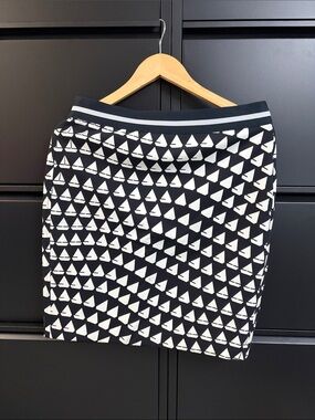 Marc Cain Black and White Geometric Sail-Print Pencil Skirt